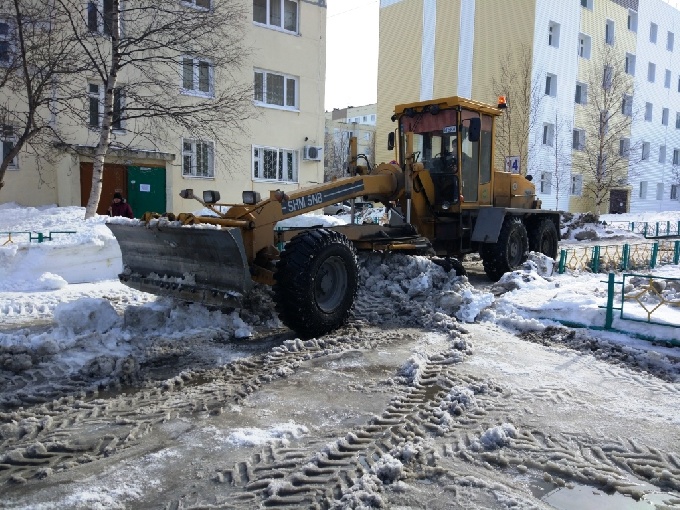 За минувшие сутки из города вывезли свыше 2700 кубометров снега