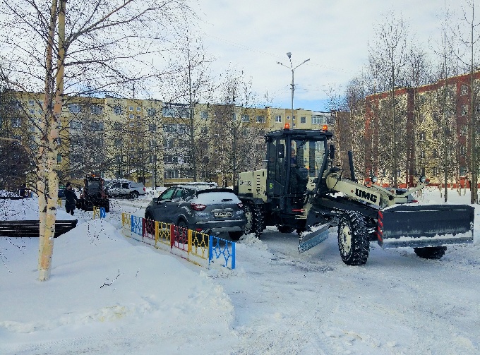 5 тысяч кубов - именно столько снега коммунальщики вывезли за выходные с дорог и из дворов Когалыма