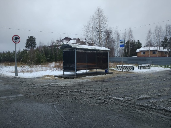 В Когалыме установили новую остановку школьного маршрута