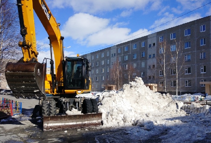 За минувшие выходные из города вывезли более 3000 кубометров снега