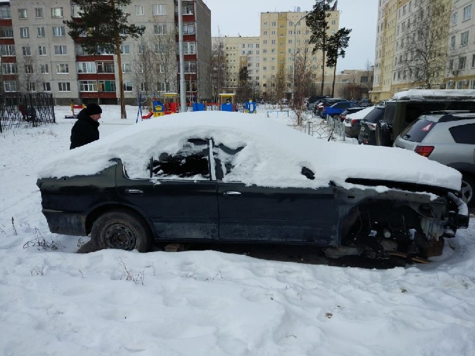 Владельцам «автохлама», брошенного во дворах, стоит задуматься!   