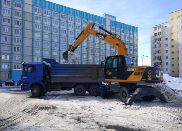 В Когалыме снова снегопад – борьба со снегом продолжается