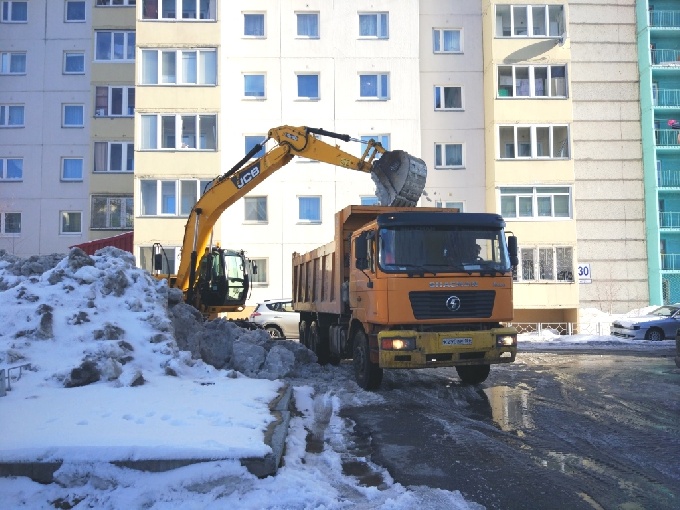 За минувшие сутки из города вывезли 3000 кубометров снега