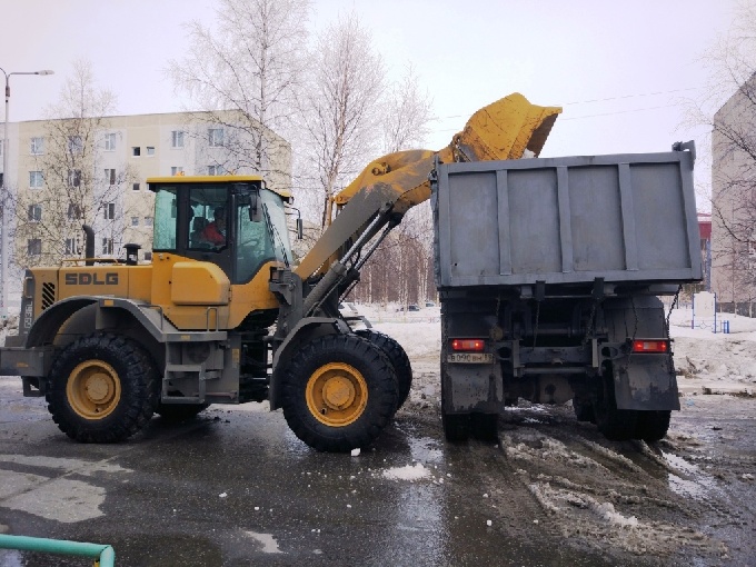 За минувшие сутки из города вывезли более 2500 кубометров снега