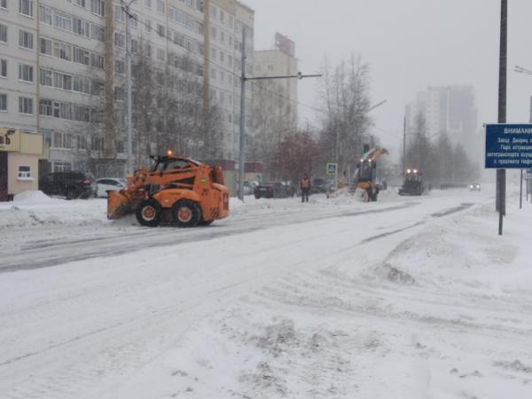 Уборка снега продолжается 