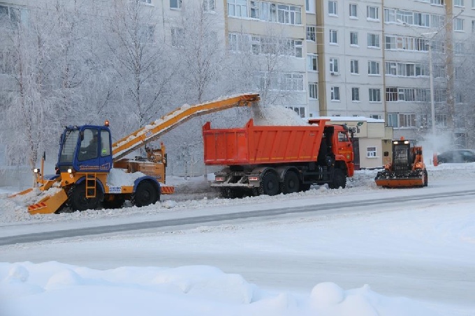 Уборка снега продолжается 