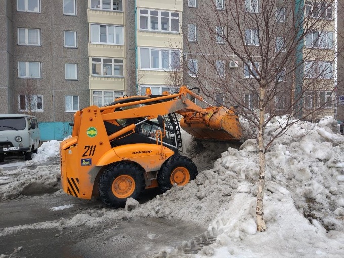 За минувшие сутки из города вывезли почти 2700 кубометров снега