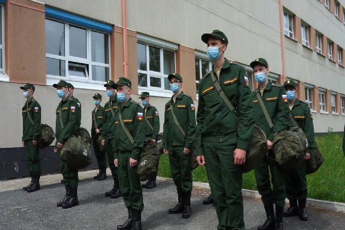 Призыв на военную службу продолжается