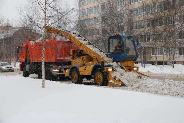 За сутки из города вывезено 3 800 кубометров снега