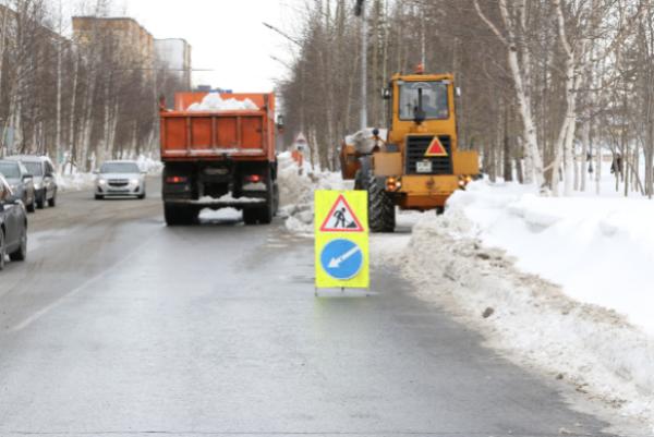 Уборка снега продолжается 