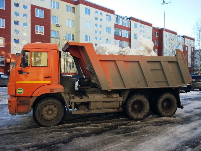 За минувшие сутки из города вывезли более 3500 кубометров снега