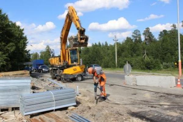 В Когалыме продолжают ремонтировать дороги 